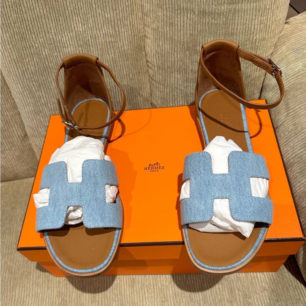Brand New and Authentic HERMES Santorini sandal sz39